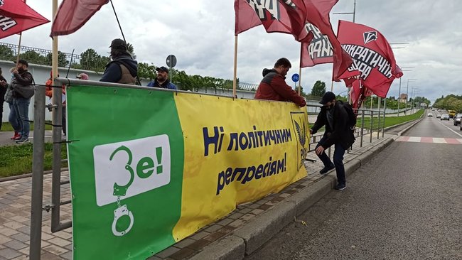 Зеленський любить теплі ванни, але хто сказав, що ця тепла рідина - вода?: Під стінами ДП Антонов відбувається акція 07