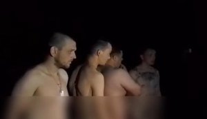 Командир 247-го Кавказского казачьего полка ВС РФ наказывает подчиненных за проступок: "Бегом нах#й в яму! Бегом совокупляйтесь друг с другом, бл#дь!". ВИДЕО