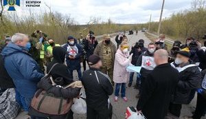 Окупанти блокують обмін, вимагаючи