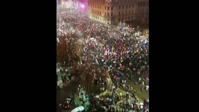 Десятки тисяч жителів Румунії вийшли на антикорупційні протести. 01