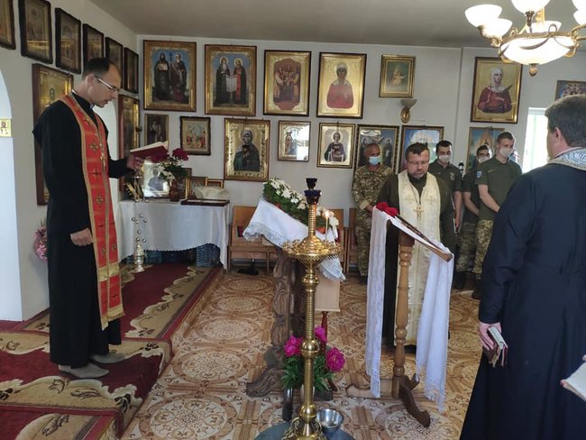 С трагически погибшей при исполнении служебных обязанностей военнослужащей 128-й ОГШБр Кариной Шемчук простились в зоне ООС 05 С трагически погибшей при исполнении служебных обязанностей военнослужащей 128-й ОГШБр Кариной Шемчук простились в зоне ООС 05