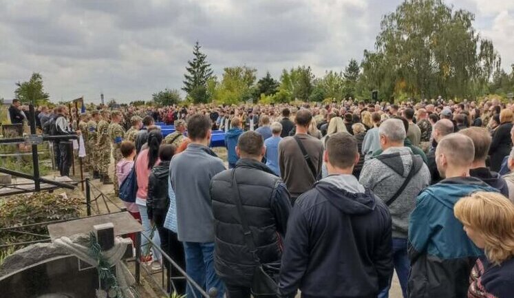 В Каменском простились с шестью защитниками Украины, погибшими на Донбассе. ФОТОрепортаж