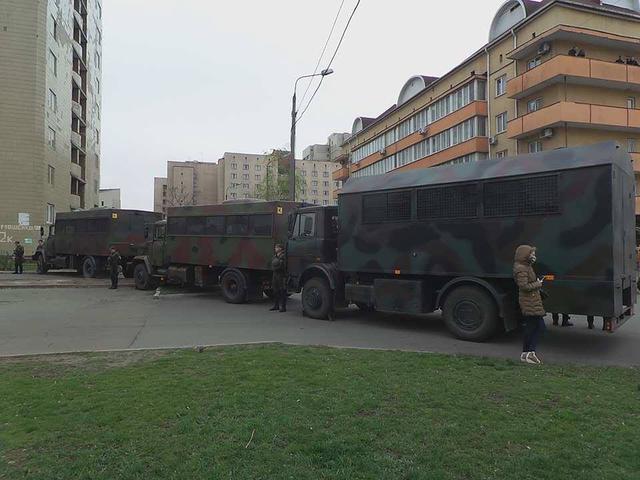 Торнадовцев доставили в Оболонский райсуд Киева 15 Торнадовцев доставили в Оболонский райсуд Киева 15