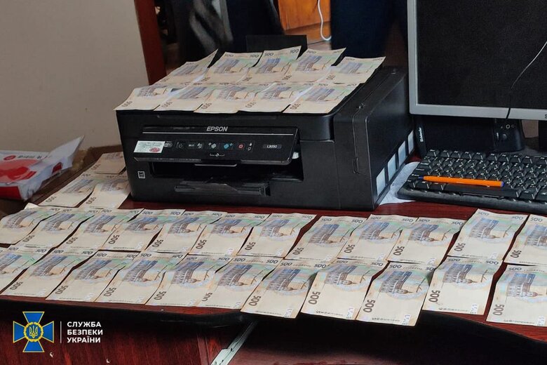 В Николаевской области предатель, помогавший оккупантам продавать награбленное имущество украинцев, пытался откупиться от тюрьмы, - СБУ 02