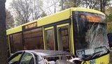 Авто на евробляхах въехало в автобус во Львове, водитель и пассажир пешком сбежали с места ДТП. ФОТОрепортаж