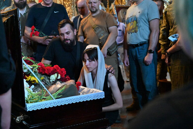 Із загиблим сержантом 68-ї ОЄБр Антоном Усовським попрощалися у Михайлівському Соборі 14