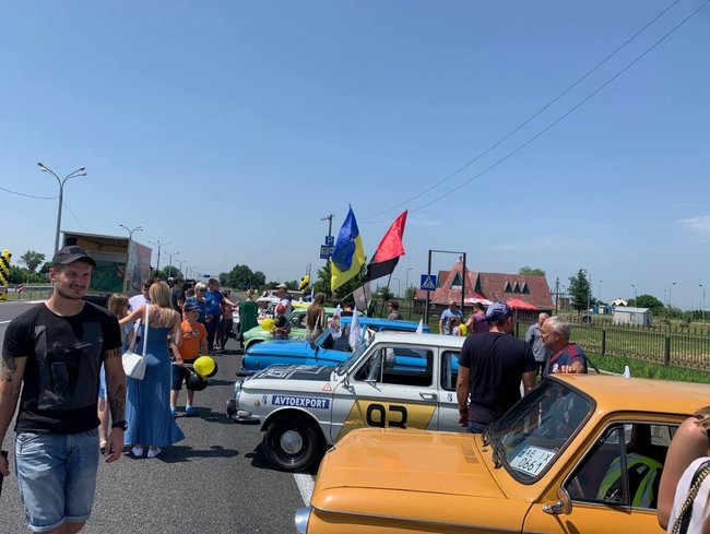 Пробег ретрокаров прошел на отремонтированном участке Дороги единства в Днепропетровской области, - Укравтодор 01 Пробег ретрокаров прошел на отремонтированном участке Дороги единства в Днепропетровской области, - Укравтодор 01