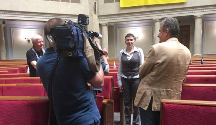 Savchenko attends session hall of Ukrainian parliament. PHOTOS