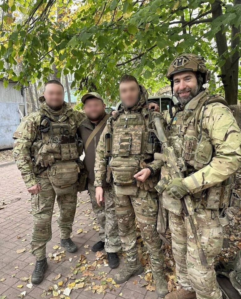 військові