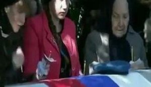 "Военных действий как бы не было, наши солдаты там как бы не воюют... Кто же виноват в его смерти?" - сестра погибшего в Украине российского солдата Константина Кузьмина. ВИДЕО