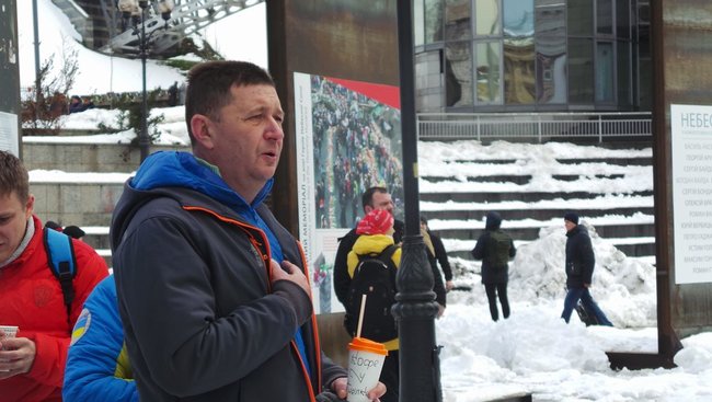 У центрі Києва відбулась акція Кава на Майдані, учасників пригощали тортами та цукерками 02