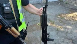 Угрожал трофейным автоматом прохожему: в Голосеевском районе задержали военного. ФОТОРЕПОРТАЖ