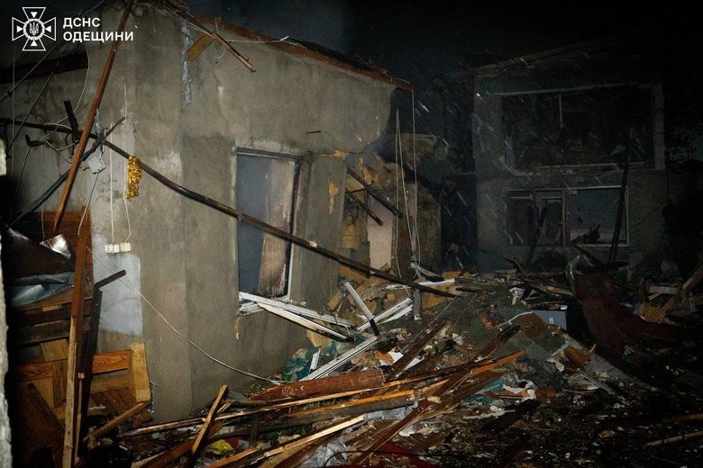 Нічна атака на Одесу: четверо поранених, пошкоджені будівлі