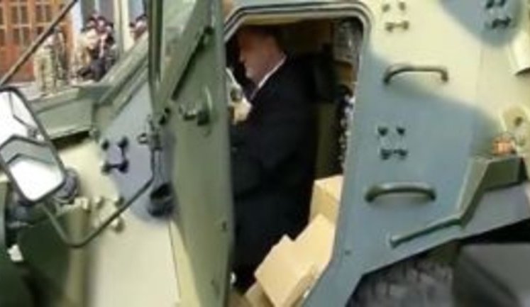 Poroshenko tested BTR-4 in Kharkiv: Army will soon receive these highly awaited state-of-the-art vehicles. VIDEO