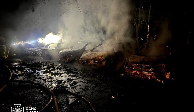Russian attack on Kyiv: warehouse and cars were on fire, boarding school was damaged. PHOTOS
