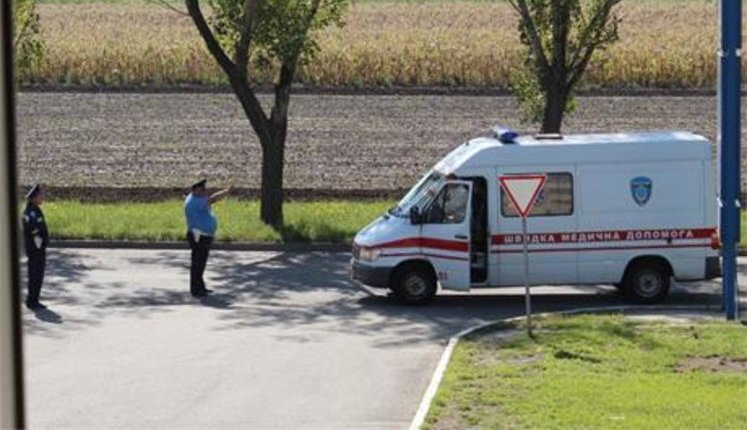 Police did not let Ambulance go Through to Dying Man Because of Yanukovych: You are a Stupid Idiot. The President is There. PHOTOS