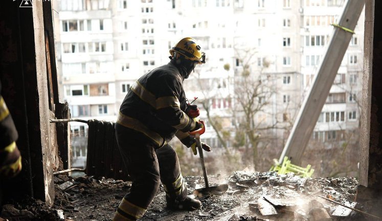 Удар РФ по Києву: тривають рятувальні роботи на двох локаціях, під завалами може бути людина, - Клименко. ФОТОрепортаж
