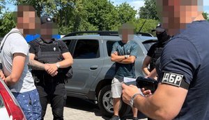 Налагодив незаконний продаж зброї: викрито військовослужбовця на Івано-Франківщині, - ДБР. ФОТОрепортаж