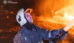 Наслідки масованого удару ворожих дронів по Чугуєву: 11 постраждалих, серед них - 2 дитини. Вирує масштабна пожежа. ФОТОрепортаж