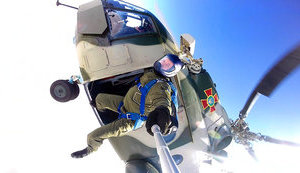 National Guard's Spetsnaz trained water landing and parachute jumps. VIDEO+PHOTOS