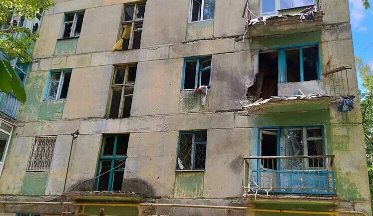 Доба на Донеччині: ворог обстріляв 12 населених пунктів, одна людина загинула, ще семеро дістали поранення. ФОТОрепортаж