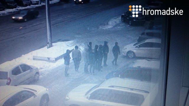 Праворадикалы пытались прорваться на закрытую выставку художника Чичкана 01