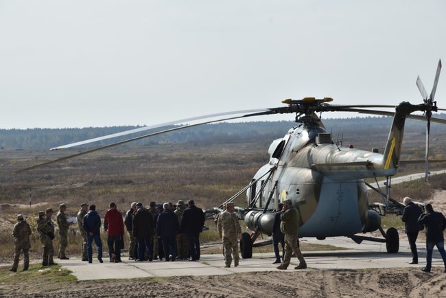 Фахівці проводять випробування комплексів некерованого і керованого ракетного озброєння на вертольотах, - Міноборони 02
