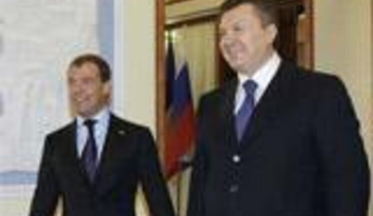 Янукович и Медведев продлили срок пребывания ЧФ РФ в Крыму на 25 лет