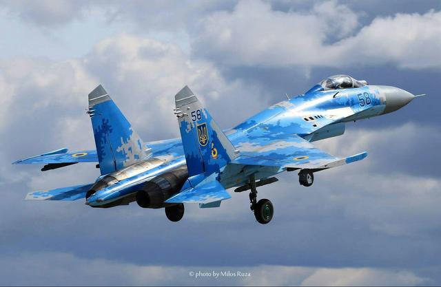 Український військовий пілот, полковник Олександр Оксанченко, переміг на міжнародному авіашоу CIAF-2017 у Чехії, - Міноборони 03