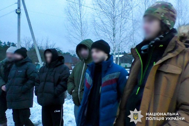 Житель Рівненщини заробив $80 тисяч на незаконному виїзді чоловіків