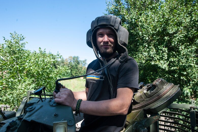 У бою з окупантами під Бахмутом загинув танковий екіпаж 93-ї бригади Холодний Яр: командир Віталій Кобець, водій-механік Андрій Мельник, навідник Сергій Леонтьєв 08