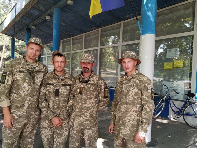 З окопів на дільниці: як відбувається голосування в зоні ООС на Донбасі 02