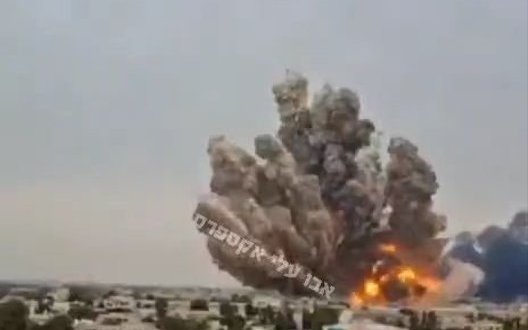 Кадри атаки Ізраїлю на авіабазу в Бушері та нафтохімічні об’єкти на території Ірану. ВIДЕО