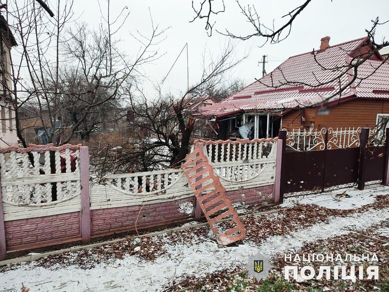 Наслідки обстрілів Донеччини: зруйновані житлові будинки, поранені цивільні, - поліція 01