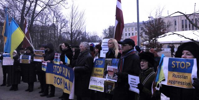 "Avdiivka is Ukrainian Aleppo": Ukrainians protest at Russian embassies in Riga, Rome and Lisbon 09