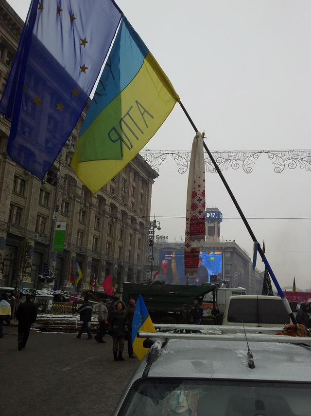 Не зли Майдан. Сегодня протестанты укрепили баррикады 03