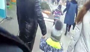 Евакуація дітей та персоналу із дитячого садочка, що потрапив під обстріл військ РФ у Станиці Луганській. ВІДЕО+ФОТОрепортаж