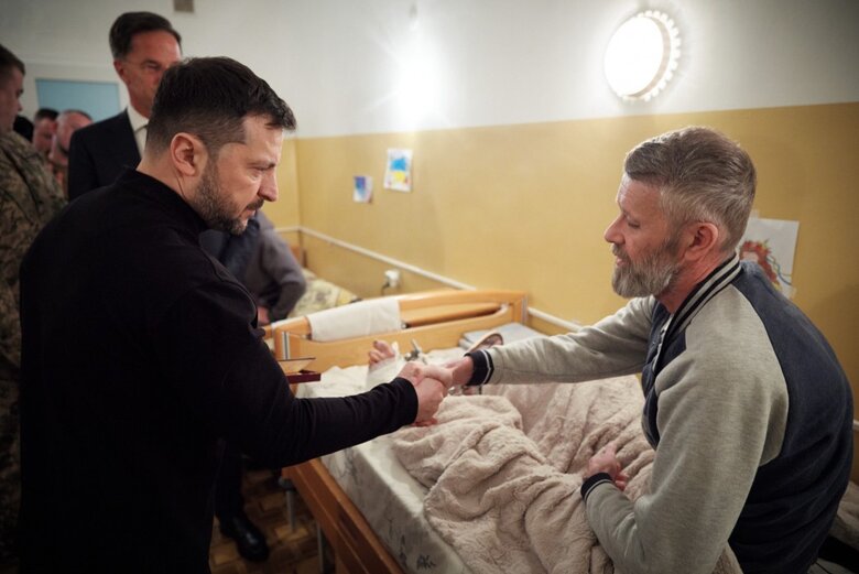 Зеленський і Рютте відвідали поранених воїнів в Одесі