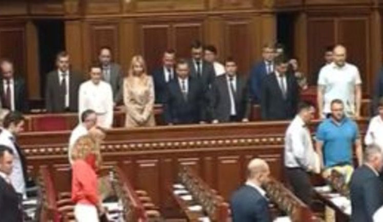 Верховна Рада України вшанувала пам'ять жертв теракту в Ніцці хвилиною мовчання. ВIДЕО