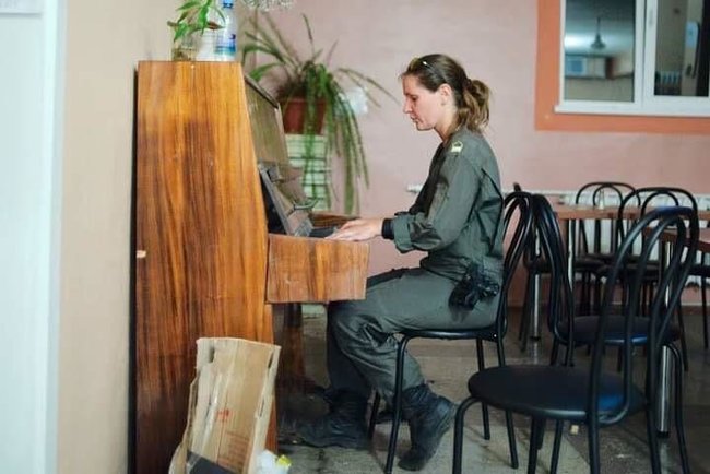 Доброволець Олена Кошелєва: Я запитала у військового РФ про ставлення до сепаратистів. Та яке, якщо вони зрадники? Але в нас наказ воювати з вами, - була його відповідь 03