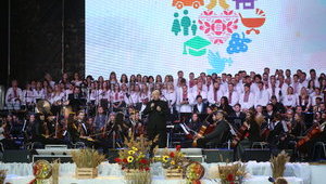 Тільки на фундаменті християнських цінностей можна побудувати могутність нашої держави, - Турчинов на Святі Подяки в Києві. ВІДЕО+ФОТОрепортаж