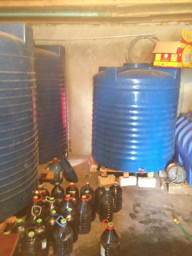 Податківці в Миколаївській області ліквідували цех із виготовлення фальсифікованих лікеро-горілчаних напоїв і зупинили незаконний продаж алкоголю в курортній зоні 03 Податківці в Миколаївській області ліквідували цех із виготовлення фальсифікованих лікеро-горілчаних напоїв і зупинили незаконний продаж алкоголю в курортній зоні 03