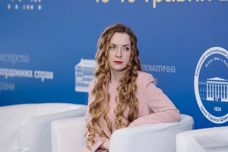 Ілона Хмельова