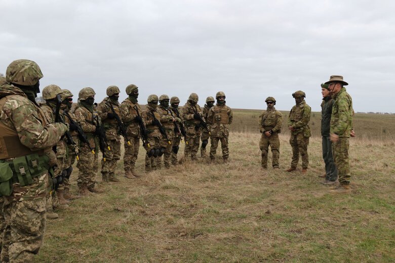 Військове керівництво Австралії відвідало українських воїнів, що проходять підготовку у Британії 02