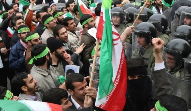 В Ірані на тлі протестів відключили інтернет, МЗС радить українцям залишити країну