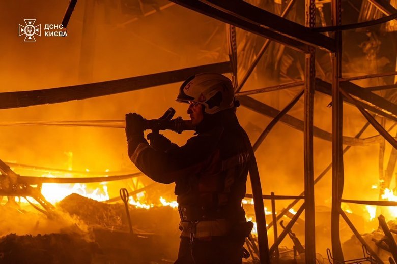 У Києві через російську атаку загинули двоє людей, серед поранених — дитина