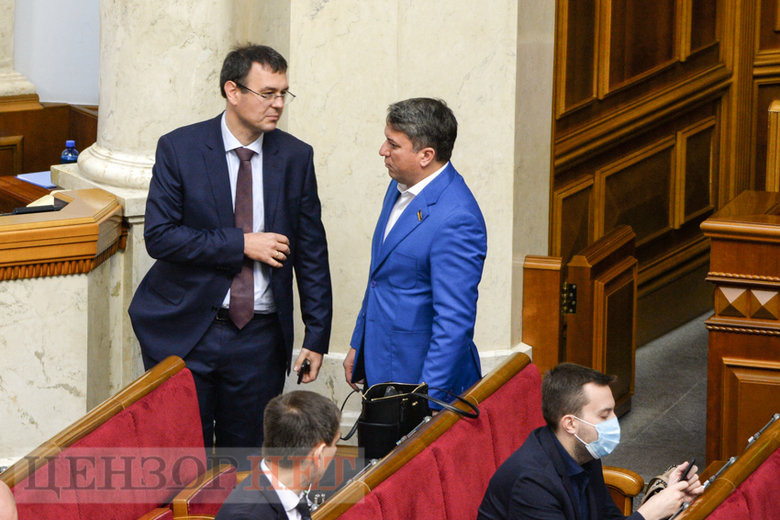 Слуги народа смеются над политическими мемами, выход Сохи из СН, разговор Разумкова с Николаенко и игра на телефоне Задорожного, - работа Рады 30 ноября 13