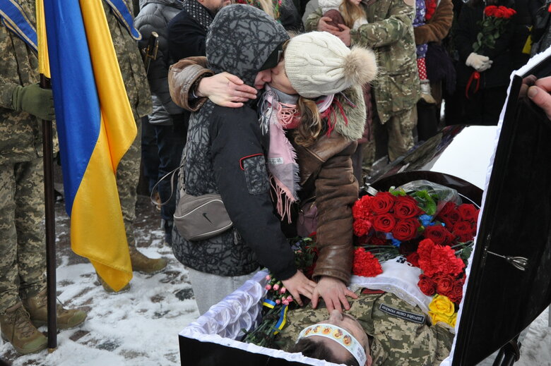 Із загиблим українським воїном Денисом Галушком попрощалися у Києві 33