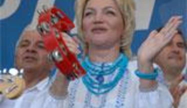 Богатырева и Чорновил на Сорочинской ярмарке: этно-шоппинг, танцы и пляски. ФОТОрепортаж.