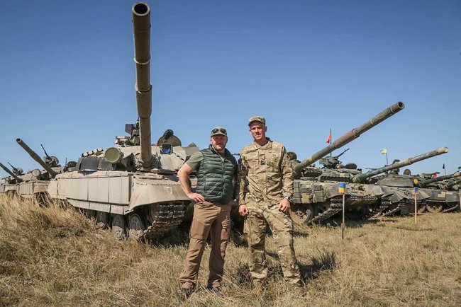 На недавних учениях танковый взвод полка Азов показал, что может выполнять боевые задачи наравне с подразделениями ВСУ, - Павлюк 01